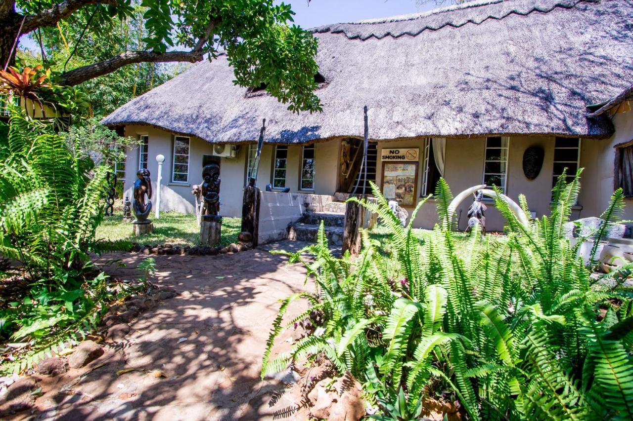Backpackers * Victoria Falls