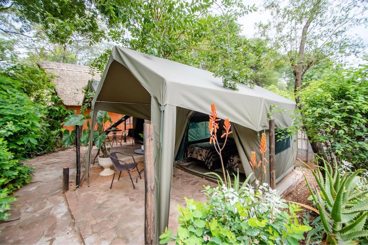 Backpackers * Victoria Falls